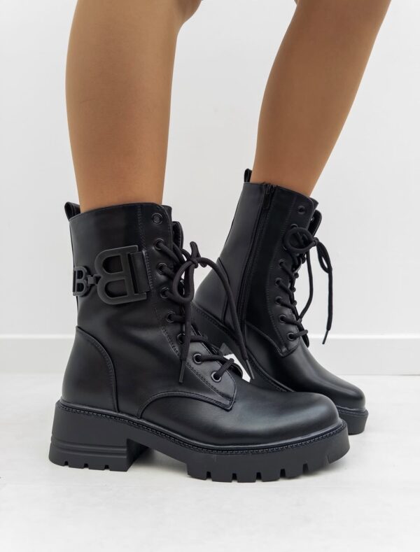 Botas B
